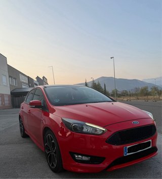 Ford Focus ST Line Red/Black edition