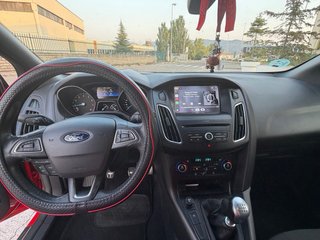 Ford Focus ST Line Red/Black edition