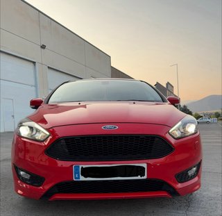 Ford Focus ST Line Red/Black edition