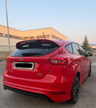 Ford Focus ST Line Red/Black edition