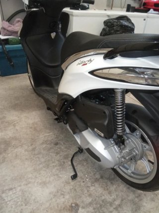 Piaggio Scooter Blanca - ¡Como Nueva!