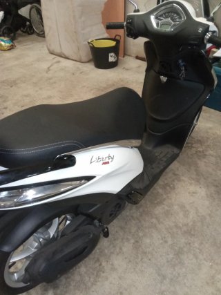 Piaggio Scooter Blanca - ¡Como Nueva!