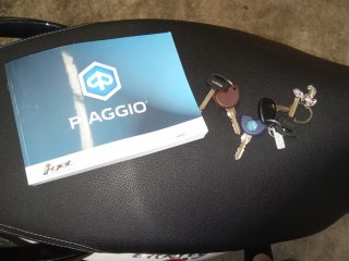 Piaggio Scooter Blanca - ¡Como Nueva!
