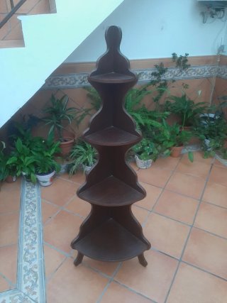 Rinconera de madera color caoba