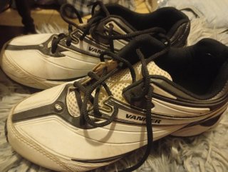 Zapatillas VANNER beige y negro