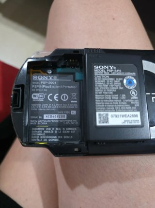 PSP slim Negra con juegos, funda, cargador ...