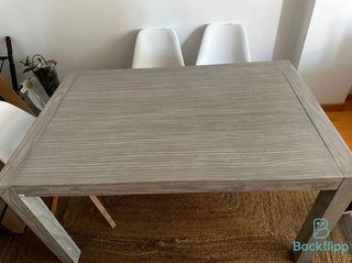 Mesa comedor gris + 5 sillas blancas