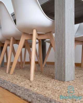 Mesa comedor gris + 5 sillas blancas