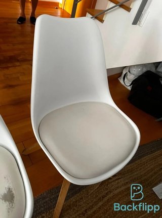 Mesa comedor gris + 5 sillas blancas