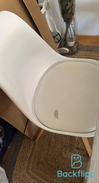 Mesa comedor gris + 5 sillas blancas