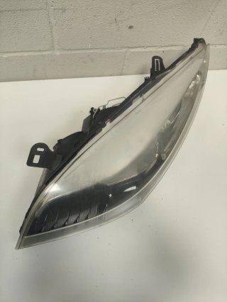 Faros de Renault Megane 3 de 2012.