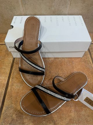Sandalias Geox Mujer Negras y Plateadas