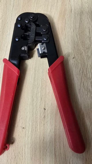 Crimpadora y pelacables profesional