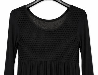 Vestito nero con rivestimento in rete