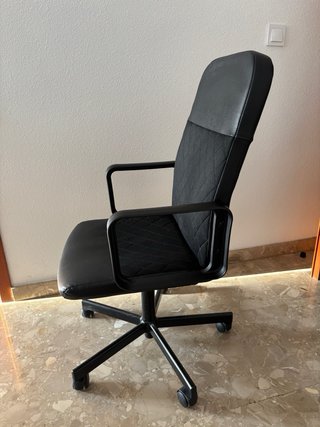 Silla de escritorio negra Ikea