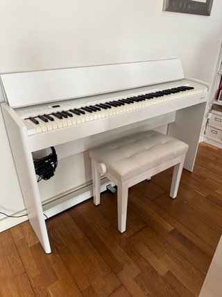Roland F701 Blanco + Banqueta + Auriculares
