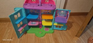Casa de muñecas multicolor