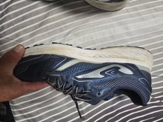 Zapatillas deportivas azules y blancas