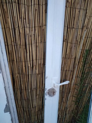 Marcos de ventana antiguos blancos