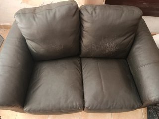 Sofá de piel negro