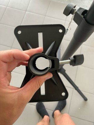 Tripé para luzes ou colunas
