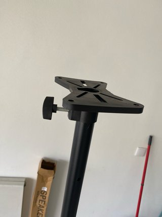 Tripé para luzes ou colunas