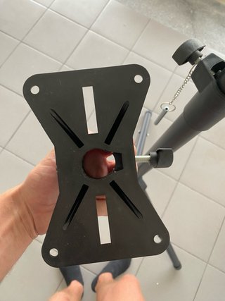 Tripé para luzes ou colunas