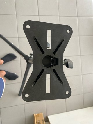Tripé para luzes ou colunas