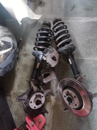 Amortiguadores, manguetas y discos de freno.