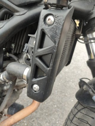 Suzuki SV 650 Naked Azul, Blanca, y Negra, con ABS
