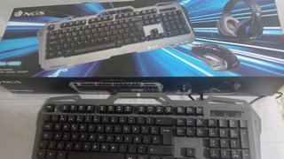 Monitor LG, Altavoces y Subwoofer Logitech