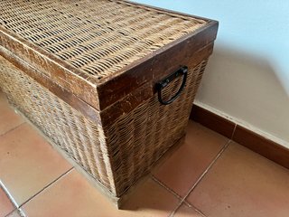 Baúl mimbre y madera
