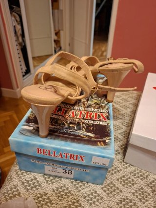 Sandalias tacón fino ante y cuero