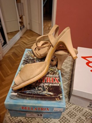 Sandalias tacón fino ante y cuero
