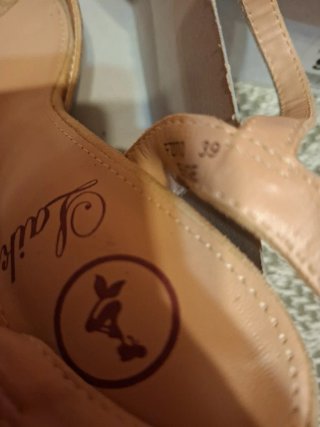 Sandalias tacón fino ante y cuero