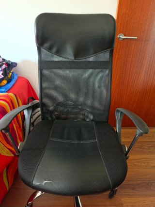 Silla de escritorio con ruedas y reposabrazos