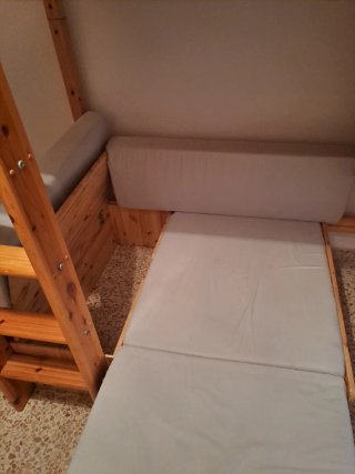 Cama litera madera con escritorio y baúl