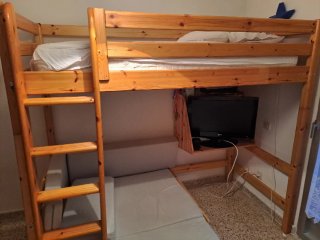 Cama litera madera con escritorio y baúl