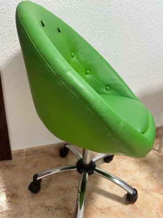 Sillón verde con ajuste de altura