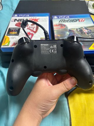 PS4 PRO 1TB + 2 juegos + Mando