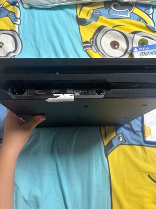 PS4 PRO 1TB + 2 juegos + Mando