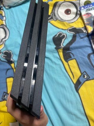 PS4 PRO 1TB + 2 juegos + Mando