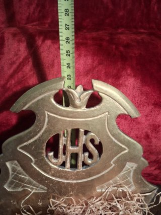 Niño Jesús con cuna dorada JHS