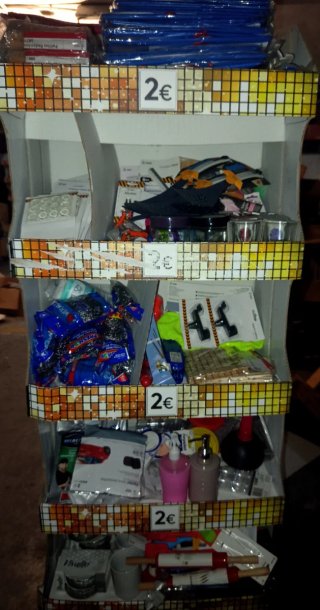 Lote pequeño de bazar más de 300 piezas