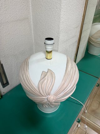 Lámpara de cerámica rosa y blanca
