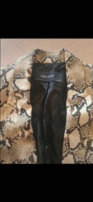 Blazer Zara estampado serpiente