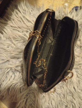 Bolso de mano labios negro y rojo
