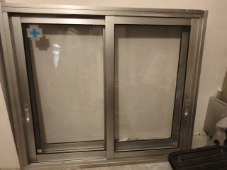 Ventana corredera de aluminio tengo dos iguales