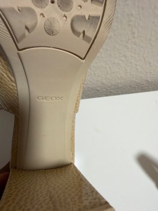 Sandalias Geox Beige y Doradas Talla 38