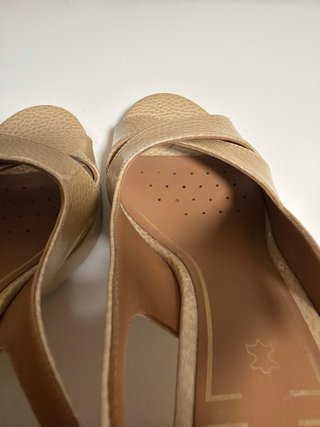 Sandalias Geox Beige y Doradas Talla 38